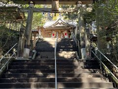 九州のほぼ中央にある幣立神宮
有名なパワースポットです。
