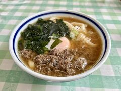 吉田うどんの有名店、みうらうどん（富士吉田）
肉月見にするとキャベツではなくワカメが添えられるとは知らなかった…