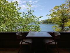 お昼少し前に元箱根港到着
軽いランチを食べましょう