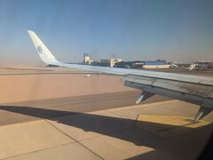 9時34分、経由地のアスワン空港に着陸！