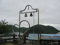 展望広場からは日生港をはじめ日生エリア一帯を一望できます(*^^*)

広場にある幸福の鐘は実際に船で使った号鐘が取り付けられてます。