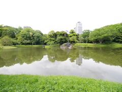 今回訪れた都立庭園のなかでは唯一入園したことのある小石川後楽園は、白山神社から20～30分ほど。入り口は東口と西口がありますが、どちらも微妙に遠いです。