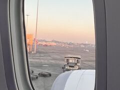 さてようやく10時間のフライトを終えて、ムンバイ（チャトラパティ シヴァージー国際空港）に到着。去年の9月以来、5か月振りのインド上陸です。