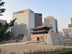 歩いて南大門まで。
このままソウル駅の方まで歩いて、ソウル駅からまた地下鉄に乗って1度ホテルへ戻り休憩。