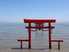 佐賀空港に到着後、レンタカーでまず向かったのが、大魚神社の海中鳥居。