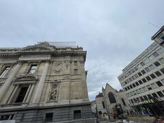 証券取引所だな　
右には聖ニコラス教会が見えてきた
お宿までもうちょっと