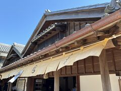 おかげ横丁の伊勢うどんの名店『ふくすけ』へ！
列は長いけど、席も広く回転早いです。
