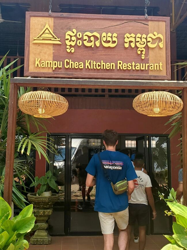 さあ、ランチの時間だー！<br />若者はお腹が空いていたらしく、大喜び！