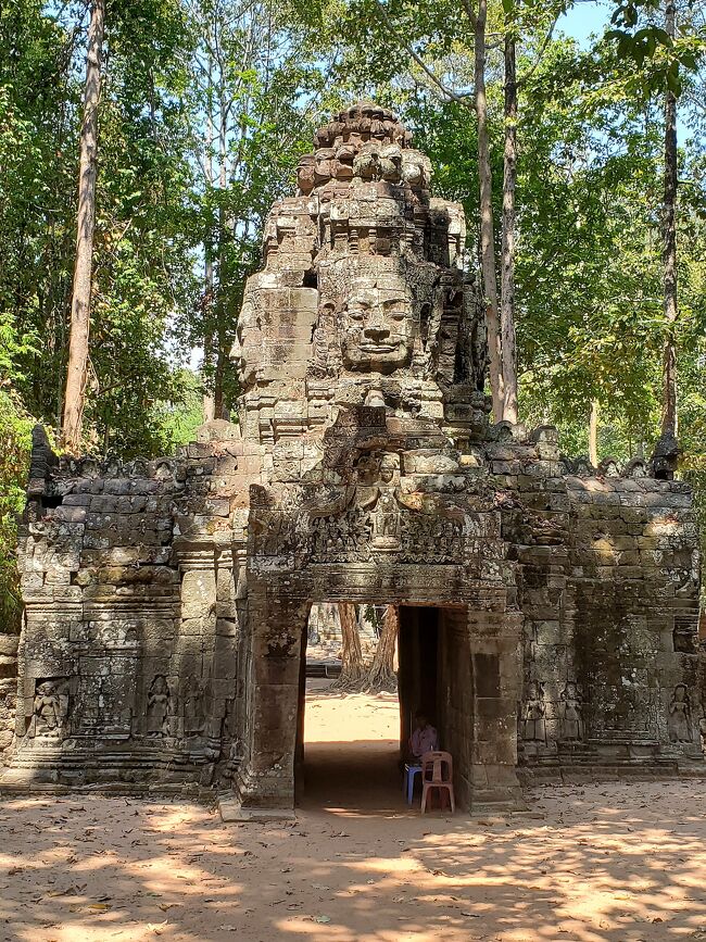 ここには、バイヨンみたいな、四面仏がありました。