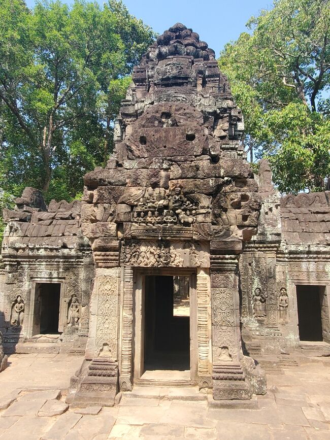 小ぢんまりした、祠堂。