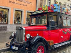 ローテンブルクは、一年中クリスマスの街としても知られている！
ケーテ・ウォルファルト（Käthe Wohlfahrt）のクリスマス村やクリスマス博物館はぜひ行っておきたい。

ロマンチック街道バスのに乗ると、ショップで使える3%オフのバウチャーがもらえる。

ローテンブルク市内に、ケーテ・ウォルファルトのお店は10店舗以上あるけれど、クリスマス村があるのはHerrengasseのこちら。
赤い車が止まっているのが目印。（乗れませんw）

市庁舎からすぐ。

＜ホームページ＞
https://www.kaethe-wohlfahrt.com/