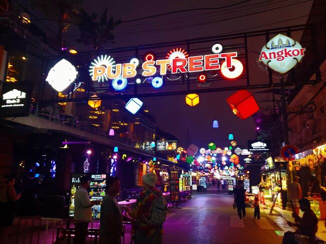 ふぅー、長い１日。トゥクトゥクドライバーさんに<br />セブンイレブンに寄ってもらい、<br />アンコールビールをgetしてからホテルへ。<br />セブンで買うのが無難ですね。350ml缶0.66ドルくらい。<br /><br />よく日は、トゥクトゥク貸し切りで、<br />やっと一人でマイペース遺跡巡り。<br />過酷な◯◯で、、、行き倒れそうに(笑)<br /><br />次回はいよいよ最終章。<br />是非とも、ご覧下さいませね(*^^*)<br /><br />最後までお読みくださいまして、ありがとうございました！！