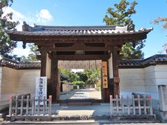 　近鉄奈良線で大和西大寺駅に移動しました。駅から徒歩3分で西大寺に到着です。