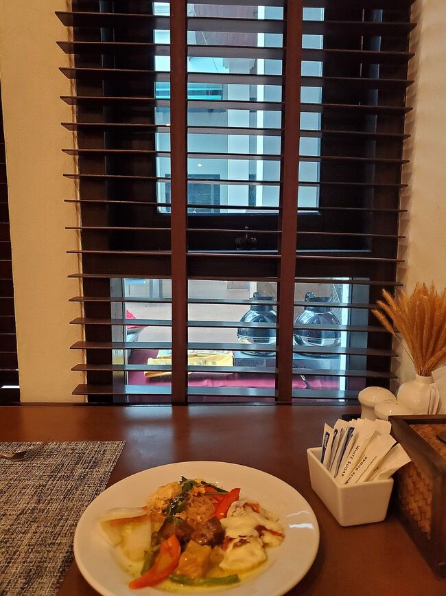 窓側の落ち着く席をget!