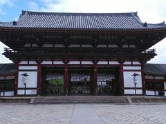 東大寺の中門です