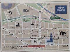 新横浜駅前の市街マップ。
高度利用されている範囲は意外に狭く，すぐ近くに鶴見川の河川敷が迫る独特な地形だ。