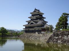 そして、松本と言えば、松本城でしょう！
実は私は４回目。笑
天気もよく、遠くの山も綺麗に見えて、"映え"な１枚。
