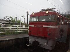 野田郷駅
2分停車して貨物列車と行き違い。
（単線区間です）