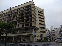 国立劇場おきなわへの行き方を、親切に教えてくださいました。