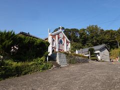 平戸島に入り、最初に足を運んだのが「宝亀教会」です。1898年に建てられ、たレンガ造りの教会です。