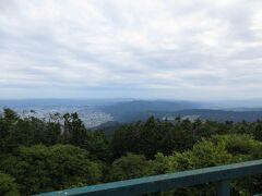 15:05　比叡山山頂（ガーデンミュージアム前駐車場）

いい景色。
左側が琵琶湖畔の市街地。中央右寄りの住宅地は比叡平。
