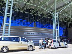約２時間ほどのビクトリアの滝観光を終えて、ジンバブエ側のビクトリアフォールズ空港に移動しました。こちらも非常に新しいです。