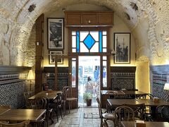 元12世紀の本物のハマムで、あった場所を改装して作られたレストラン
Cervecería Giralda Bar 
カテドラルから徒歩1分です