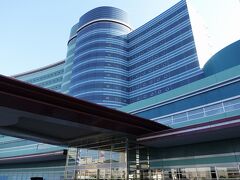 MIHO MUSEUMを出て、琵琶湖のほとりへ。

この日は琵琶湖ホテルに宿泊です。
この外観、客船をイメージしたのかな。