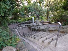 松浦史料博物館の脇を通る「御部屋の坂」を下ります