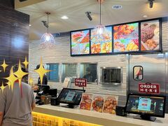 綺麗だしそそるお店がたくさん。今度この辺に宿泊するなら、滞在中何回も利用しそう。私はチャンピオンズステーキを。