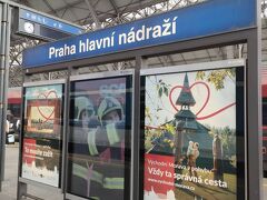鉄道にてプラハ本駅に到着しました。