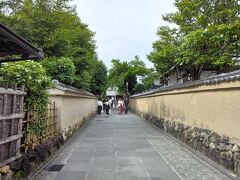 清水の人混みを抜けてねねの道へ、以前は京の静けさを感じる風情ある道でしたが、周辺に飲食店やお土産物屋さん。
京都きっての観光施設だもんね、高台寺は割愛、八坂神社を目指します。