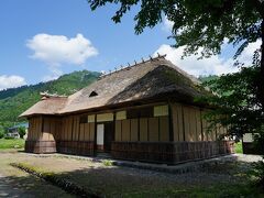そのすぐ近くには、国の重要文化財に指定されている『旧五十嵐家住宅』もあった。享保3年(1718)に建てられた本百姓の住居で、福島県内最古の古民家だそうだ。