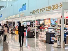 長男が記念に香水が欲しいと言い出した。
もう円安すぎてハイになっているワタクシ、任せとけと写真のロクシタンへ行ってみました。
するとなんと！そこに今をときめくTWSが来たことがあるという。動画も見せてもらいました。金木犀の香水をお買い上げしたそうです。