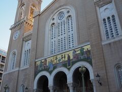 ＜ミトロポレオス大聖堂（ギリシャ正教会）＞
8：00から予約したパルテノン神殿に散歩しながら向かいます。
今日は日曜日なので午前はミサなので外観のみ