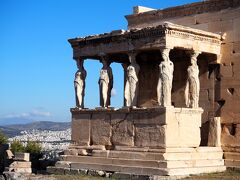 ＜エレクティオン神殿＞
実物はアクロポリス博物館、１体は大英博物館にあるとのこと。