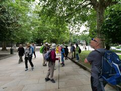 アラメダ公園（Parque de Alameda）、
手前は謀反？のマニエル
先ほどの彼女には「またあとでね」と優しくいっていたらしい