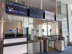 さて出発は、羽田空港第３ターミナル110番ゲートから。

ANAスイートラウンジが一番近い場所となります。