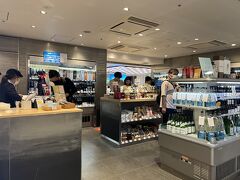 東京駅で向かったのは、はせがわ酒店。

もちろん改札内のお店です。