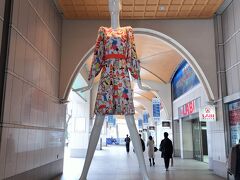 歩いて、名古屋名物のこちらへ。
やっぱり大きい。