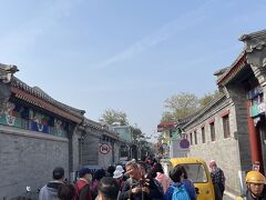 良い天気。カフェや雑貨屋さんが立ち並びます。
