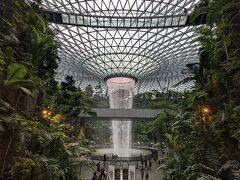 空港に戻ってツアーは解散。そのまませっかくだからジュエルへ。