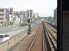 電車はさらに進んで、ひきつづき地下鉄御堂筋線へ。
といってもしばらくは高架区間。