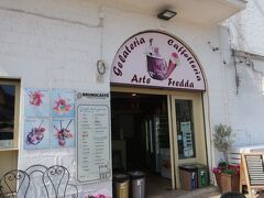 陽子さんに教えていただいた、アルベルベッロで一押しの美味しいジェラートのお店という事です