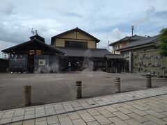 地獄蒸し工房鉄輪がありました。
地獄蒸し料理が体験できて、食べれます