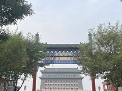 ランチのあとは紫禁城の周りをぐるっと歩きました。夕方だったからか既に閉まっていて中に入れず。セキュリティの方に聞いたらチケットはネットで予約してとのことだったので今回は断念。