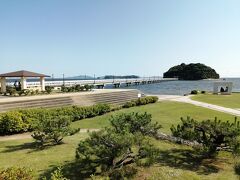 “大クス”から約3.7km、45分かけ、ようやく竹島到着。
これでミッションコンプリート。美合駅からは休憩入れて約6時間かかりました。ふーっ。
天気いいし、最高の眺めです。