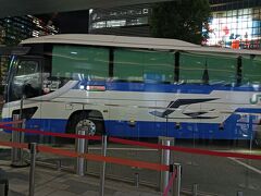 八重洲南口前の高速バスターミナル 　ドリーム青森盛岡・東京号　は3番乗り場から出ます。バスターミナルの待合室はこの乗場より少し「有楽町駅」方面に進んだ先にあります。寒い時天気の悪い時は待合室の椅子とトイレが助かります。