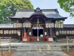 近くに有る県神社、宇治県の守護神として創建されたらしいが、もとは地主神だったようです。
境内はそれほど広くもなく、厳かという雰囲気でもありません。
