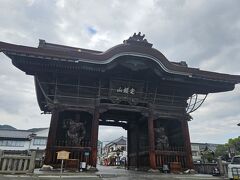 善光寺仁王門。